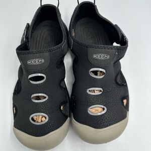 KEEN Stingray Big Kid Size 4 Closed Toe Water Sandals Black/Drizzle 1023153